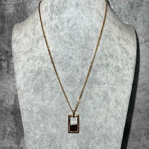 N19. VINTAGE TWO TONE AMWAY SIGNED PENDANT‎ NECKLACE. GOLD AND SILVER COLOR